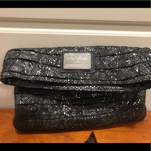 👜🎉 BeBe faux snakeskin clutch. Excellent cond.